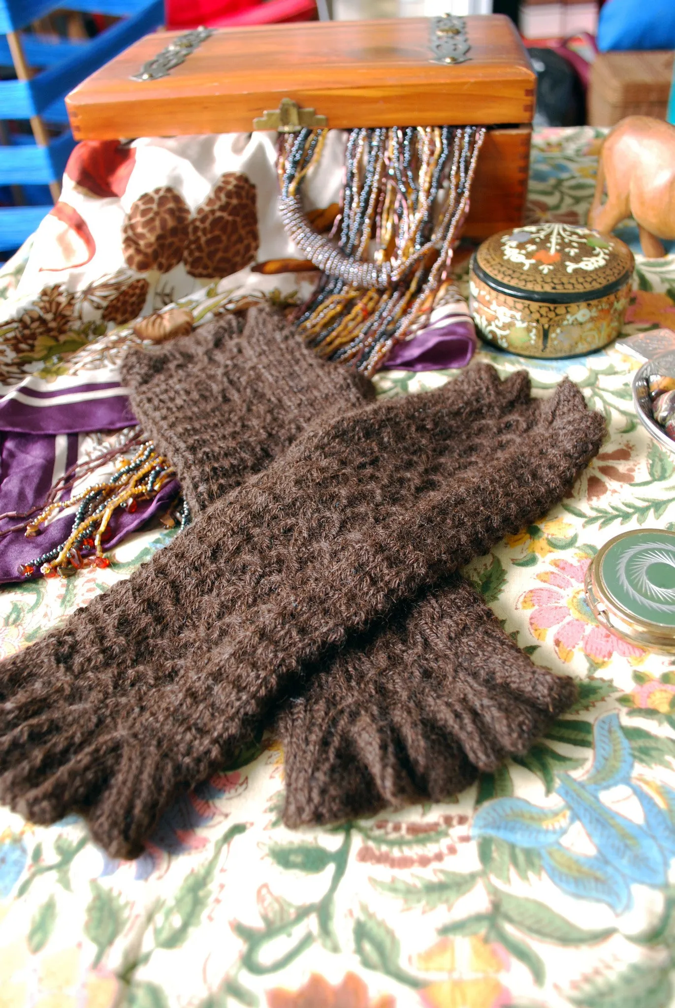 Filetage Fingerless Gloves Pattern (PDF) - Knitting Pattern by Phibersmith Designs