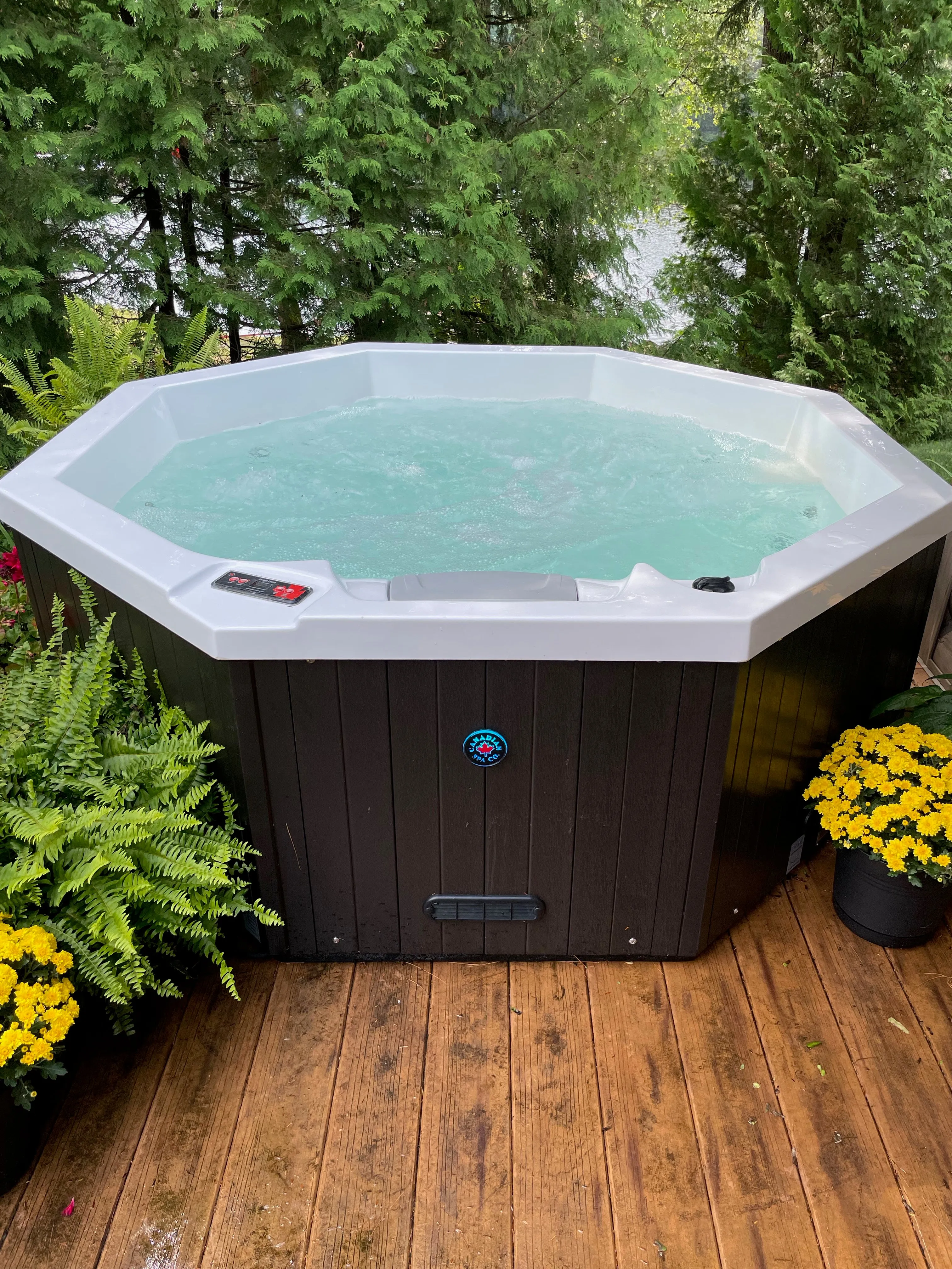 Muskoka AI Patio Spa | 5-Person 14-Jet | 188 x 188 cm