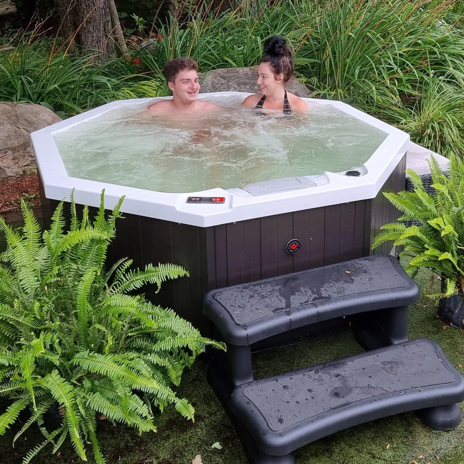 Muskoka AI Patio Spa | 5-Person 14-Jet | 188 x 188 cm