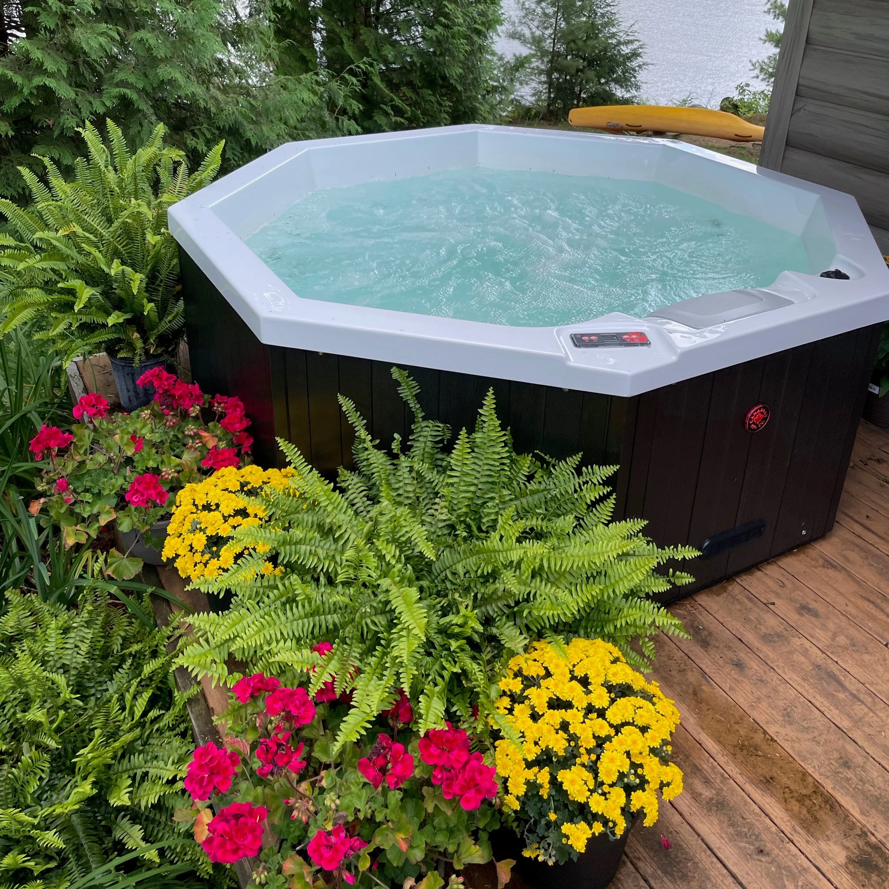 Muskoka AI Patio Spa | 5-Person 14-Jet | 188 x 188 cm