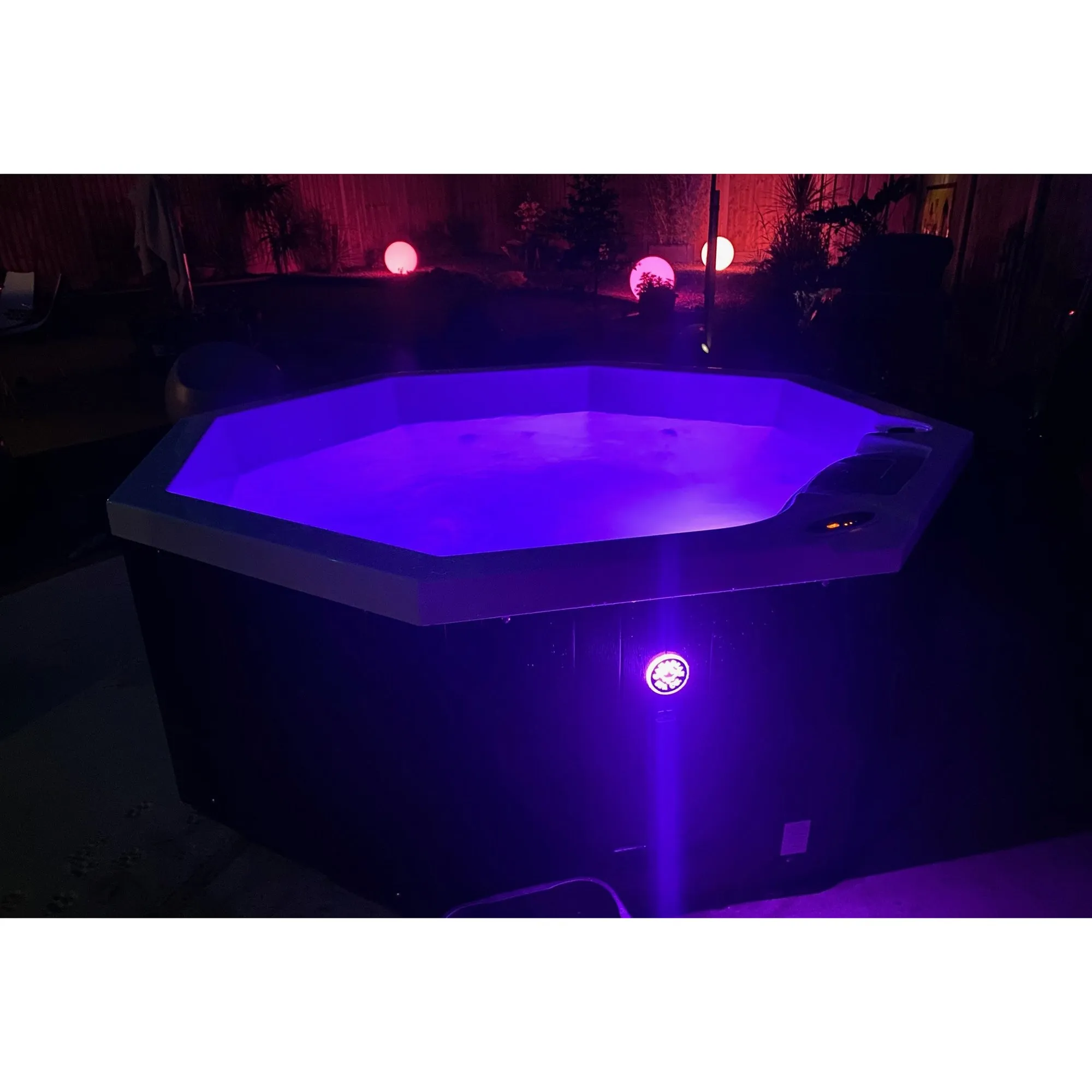 Muskoka AI Patio Spa | 5-Person 14-Jet | 188 x 188 cm