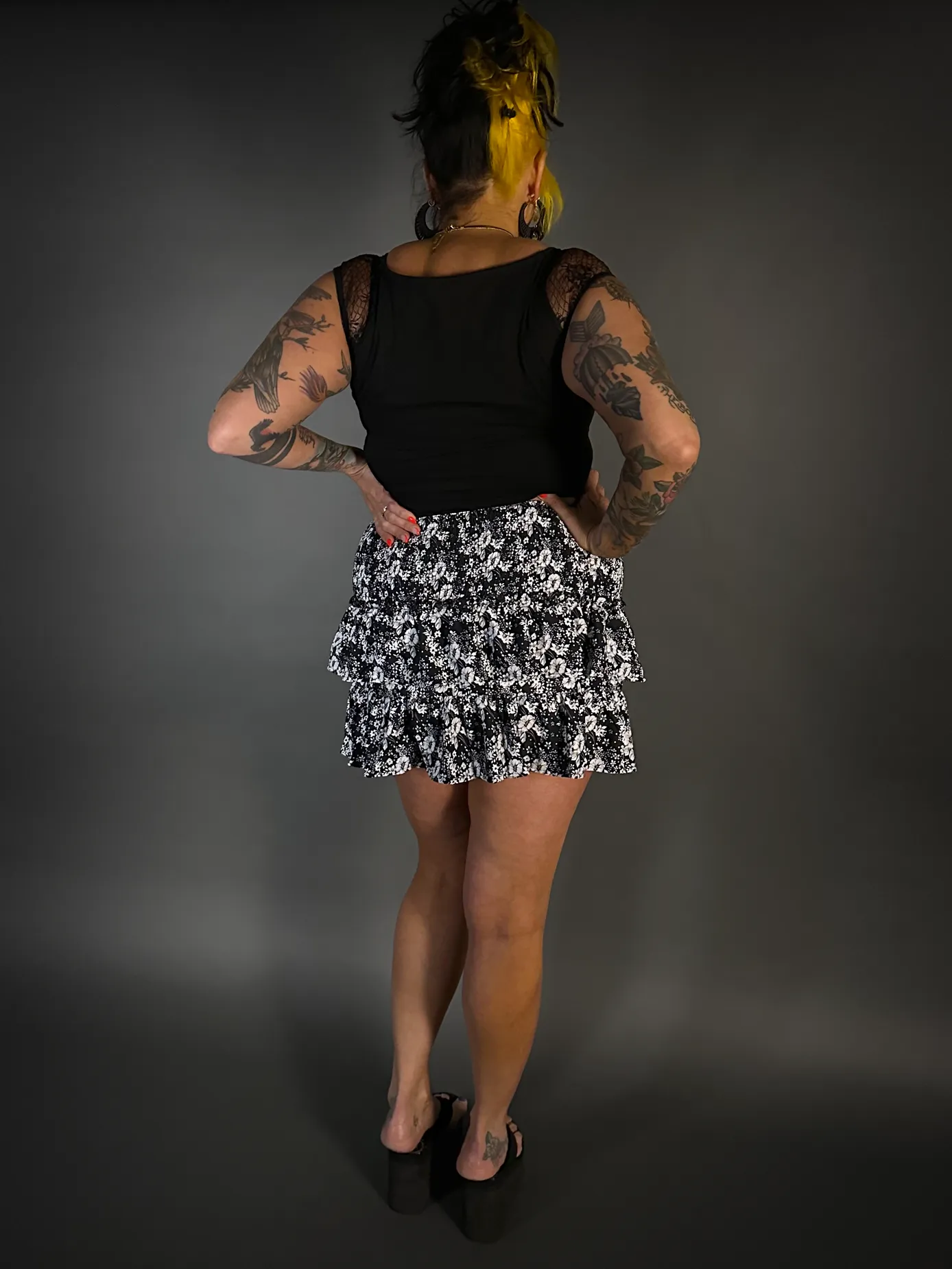 Outfit Set - High Waist Layered Floral Mini Skirt & Black Lace Shoulder Crop Top