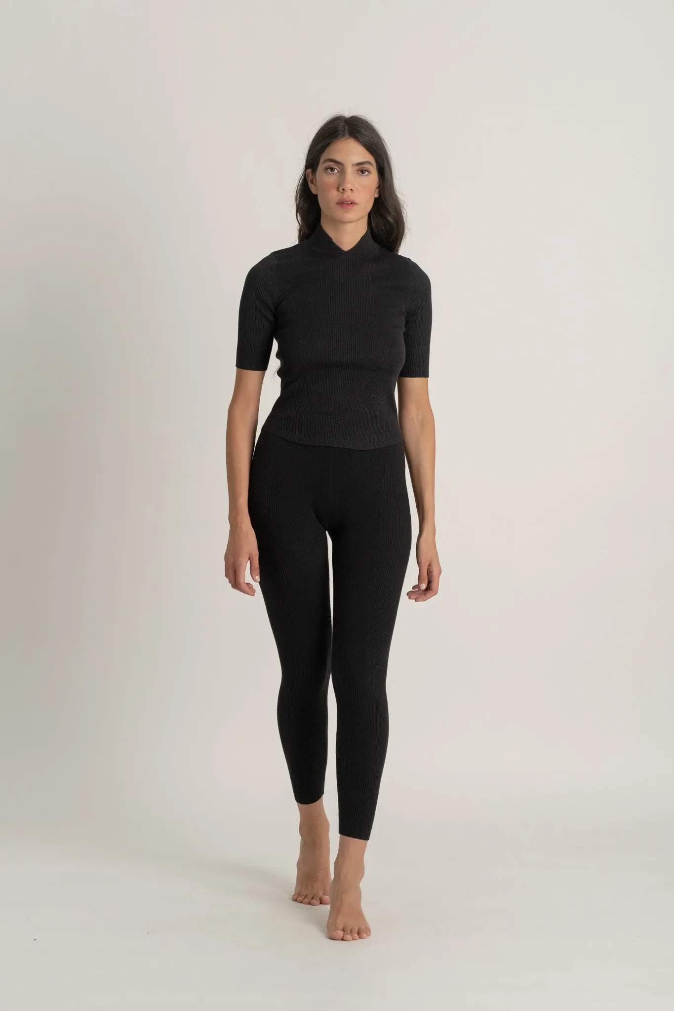 Ribbed Linen Entonnoir Top in Black