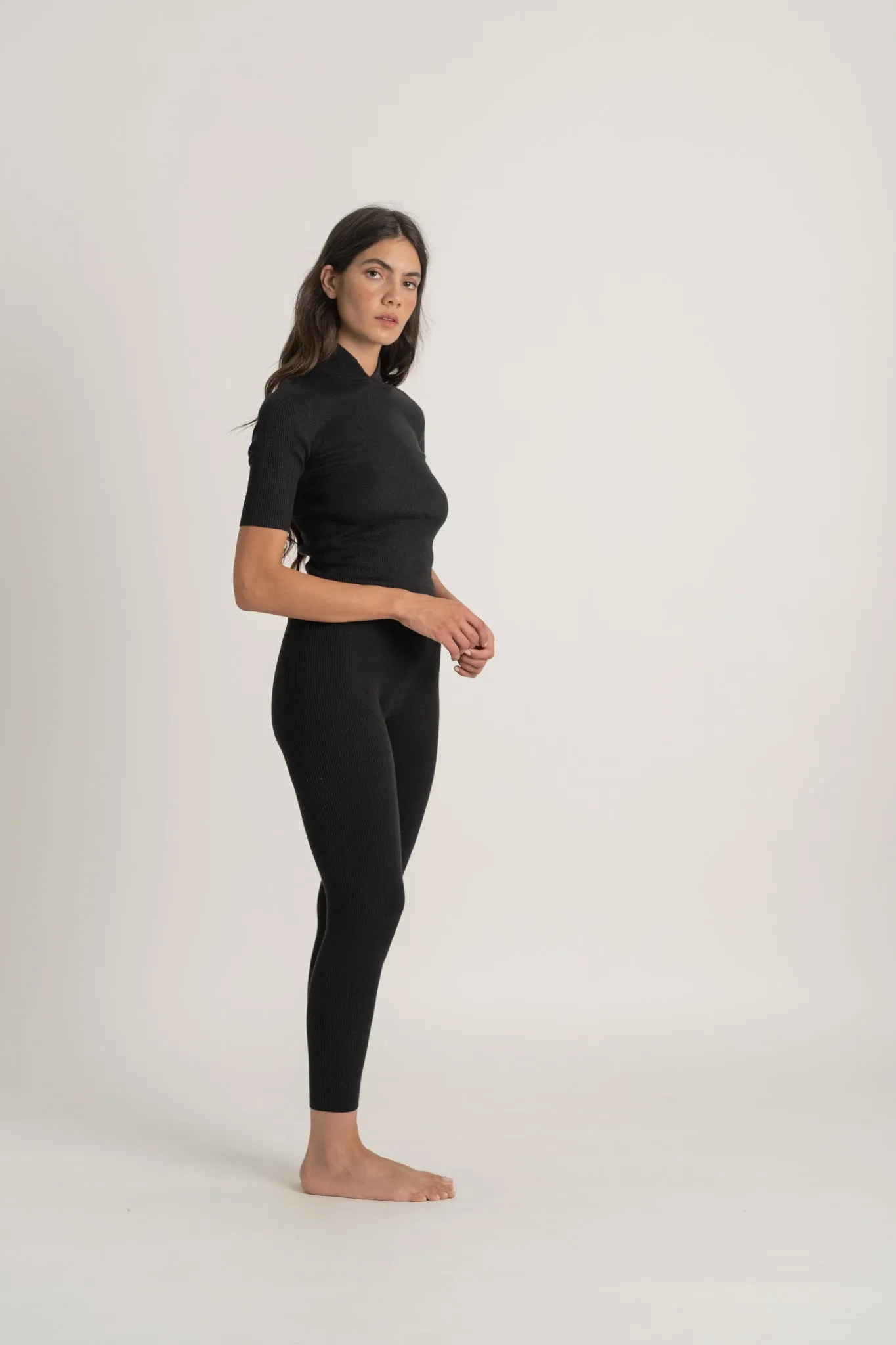 Ribbed Linen Entonnoir Top in Black