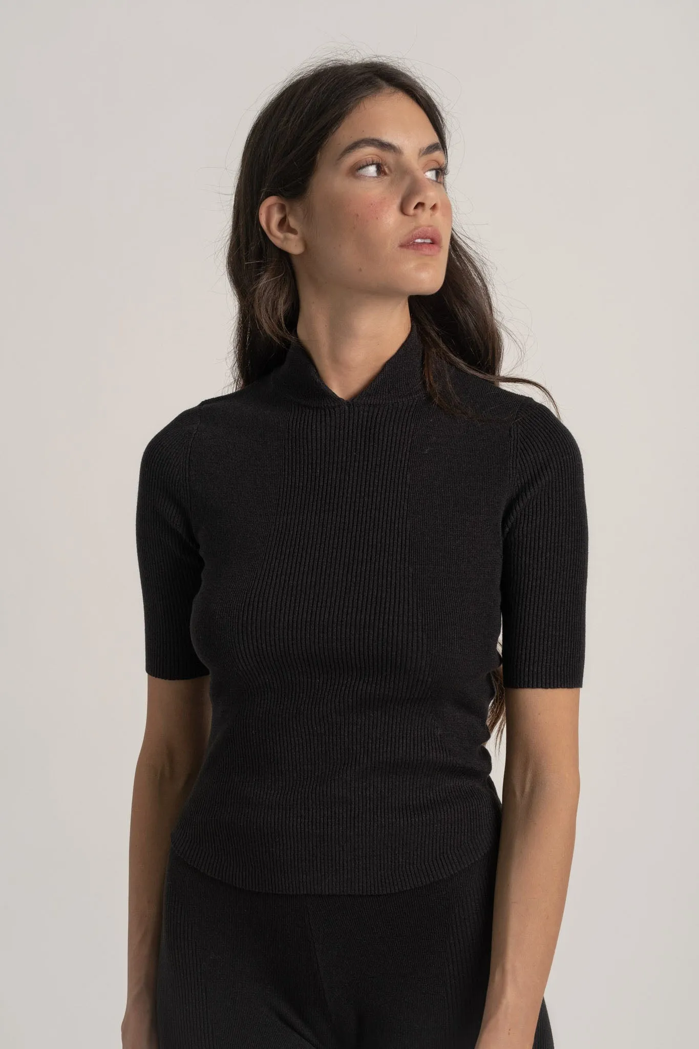 Ribbed Linen Entonnoir Top in Black