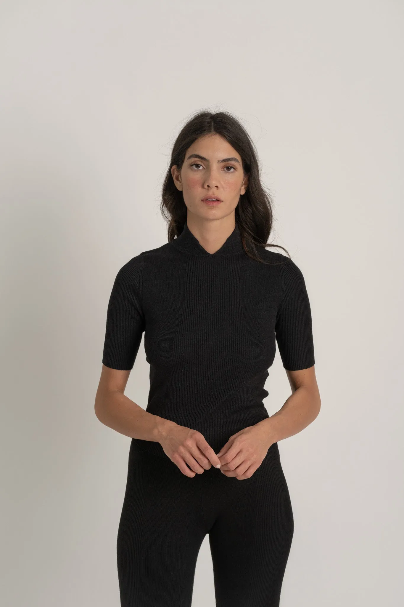 Ribbed Linen Entonnoir Top in Black