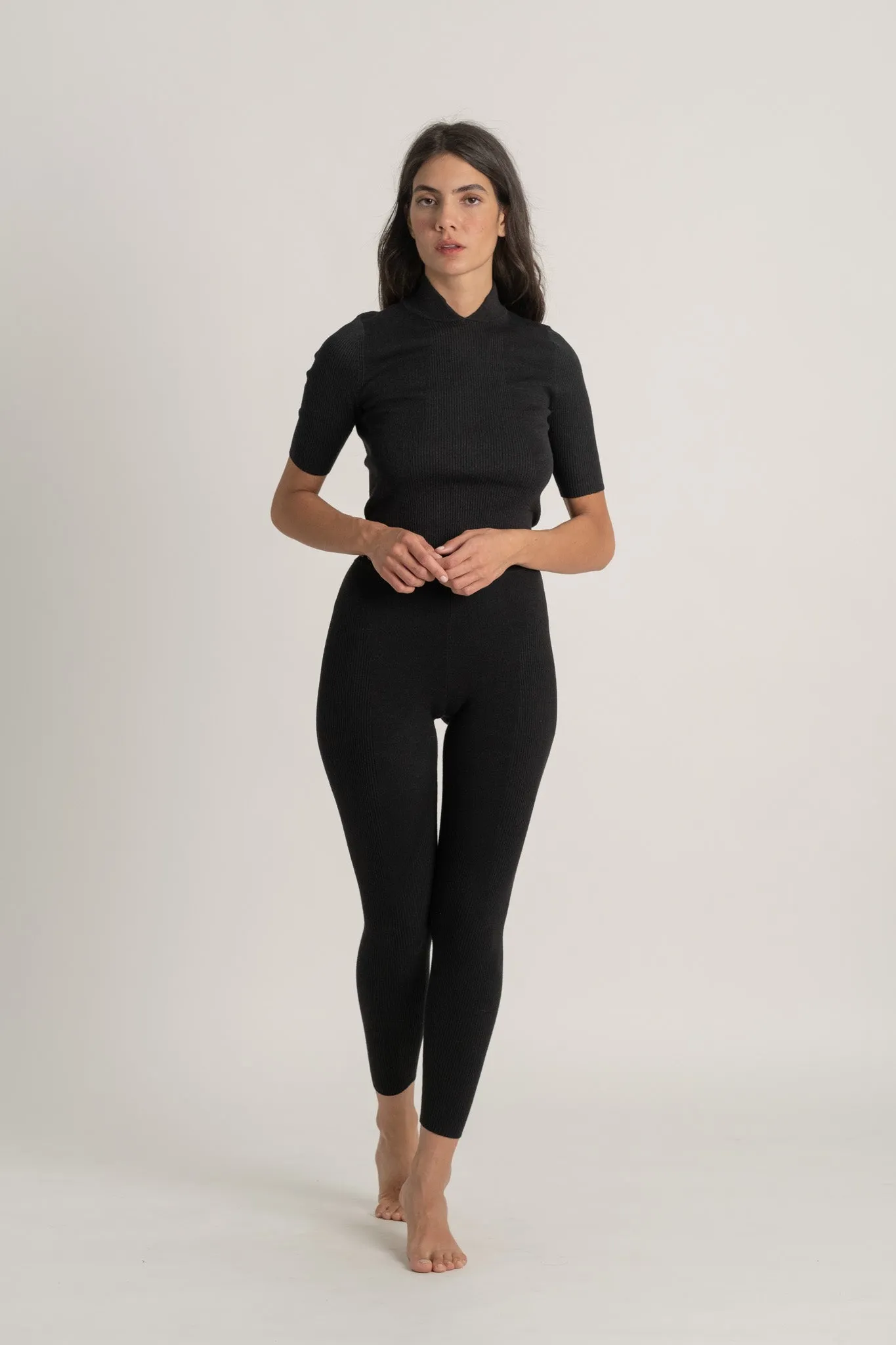 Ribbed Linen Entonnoir Top in Black