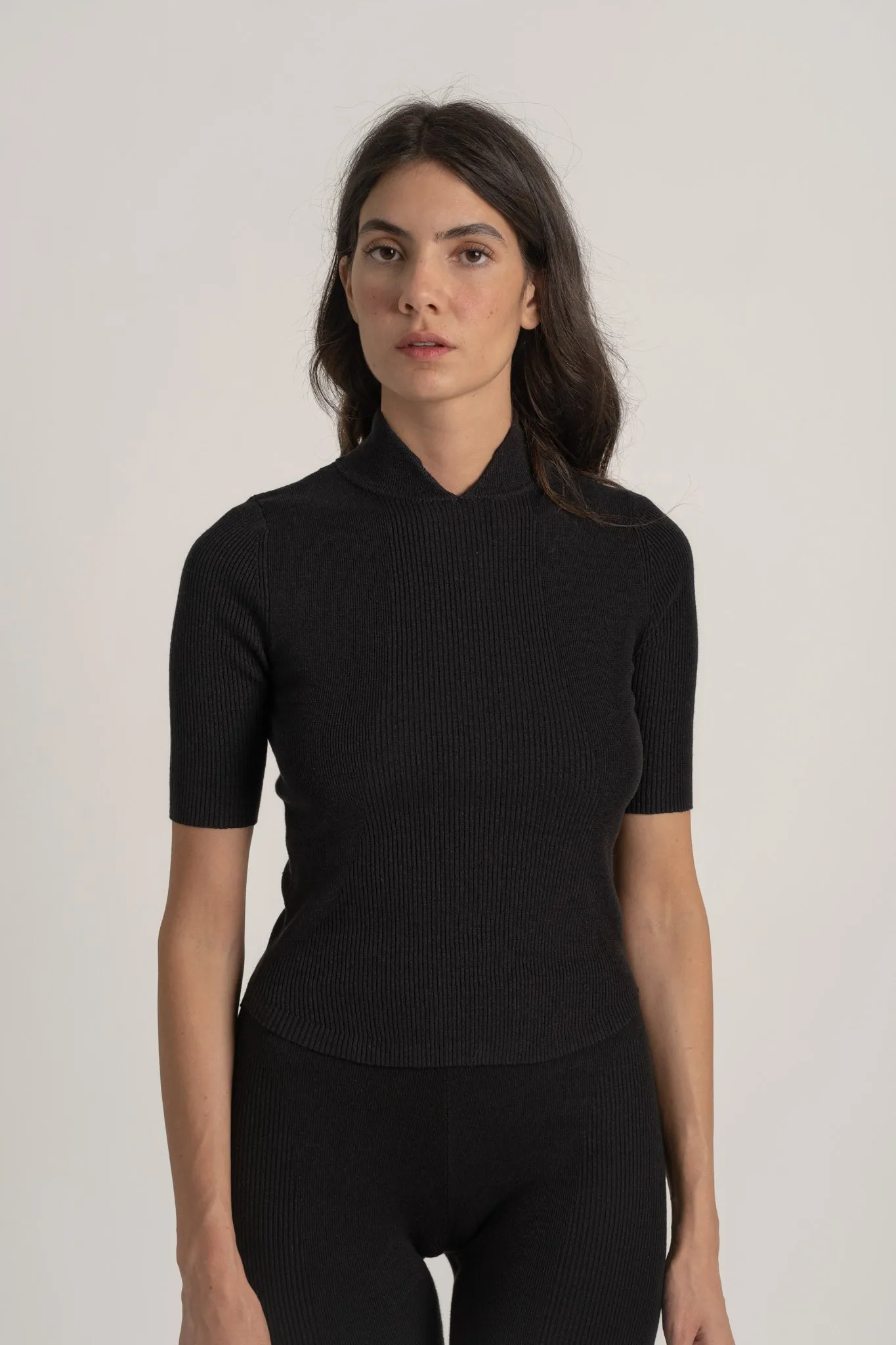 Ribbed Linen Entonnoir Top in Black