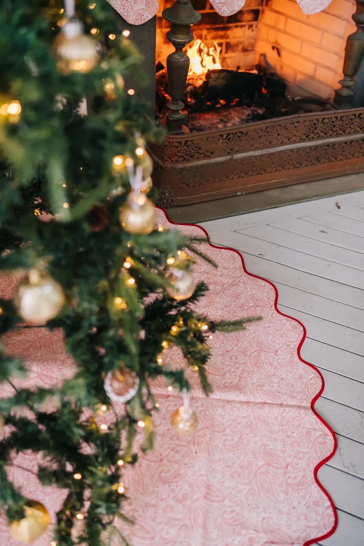 Rouge Paisley Tree Skirt