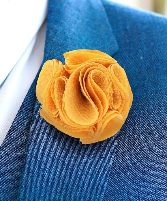 Vittorio Vico Unisex Solid Seersucker Flower Lapel Pin